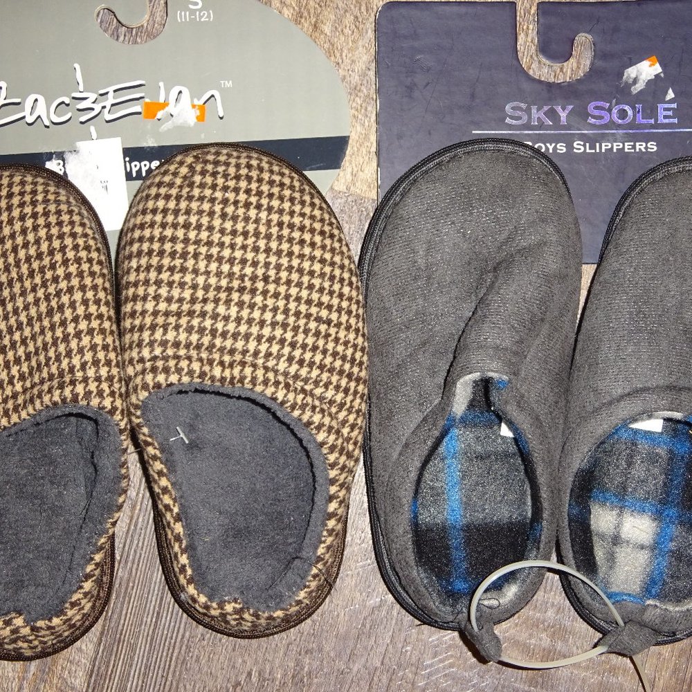 2 Boys slippers
